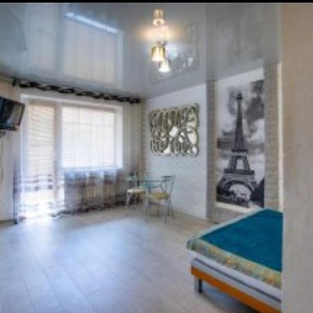 Студия На Проспекте Мира Mykolajiv Exteriör bild