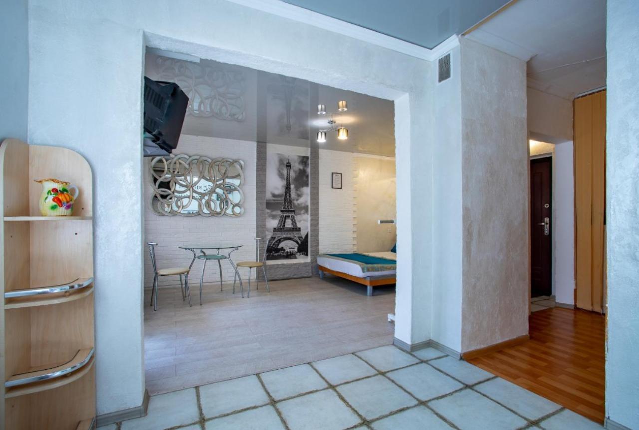 Студия На Проспекте Мира Mykolajiv Exteriör bild