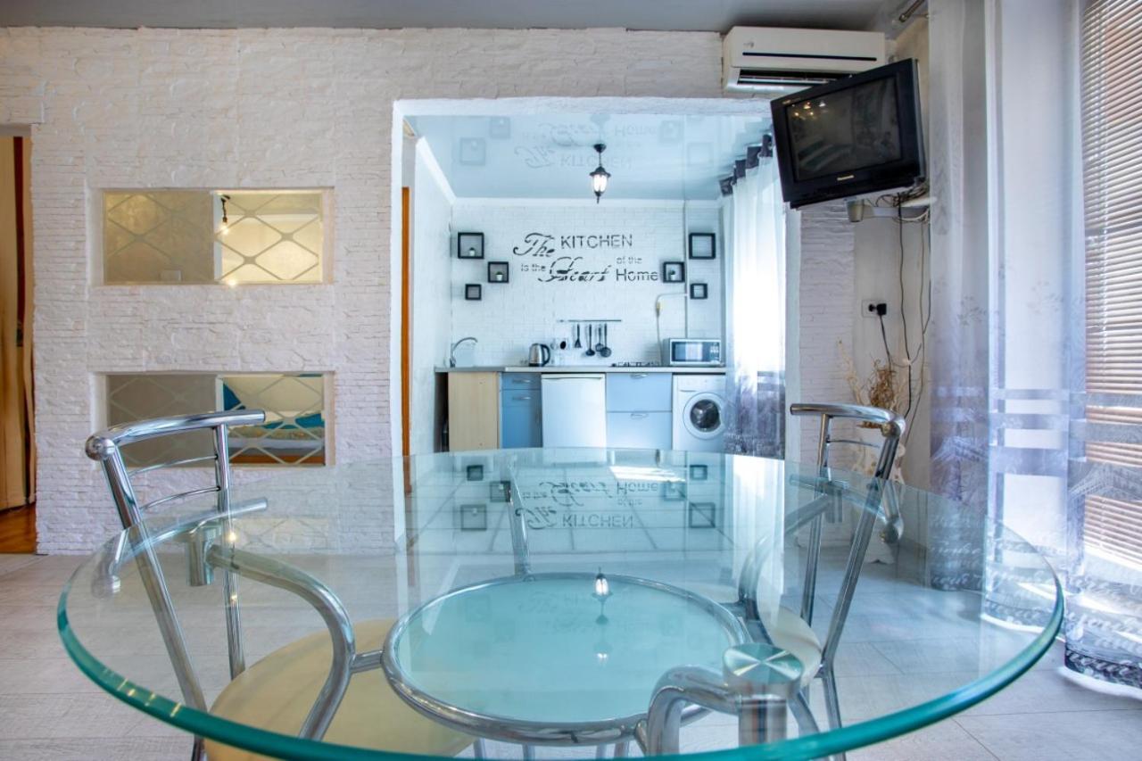 Студия На Проспекте Мира Mykolajiv Exteriör bild